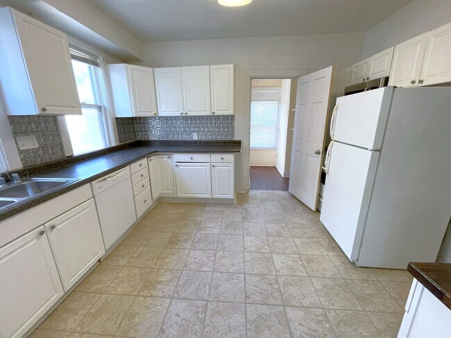 Building Photo - 1119/21 Bowen Ct.