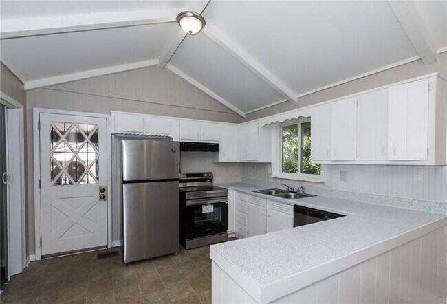 Building Photo - 5425 Skyview Dr SW