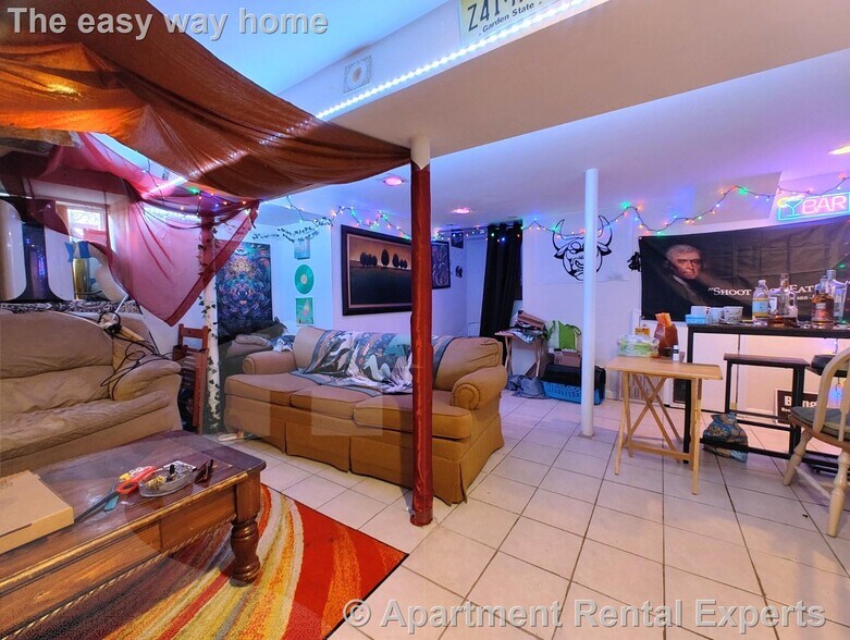 Building Photo - 9 Medford St