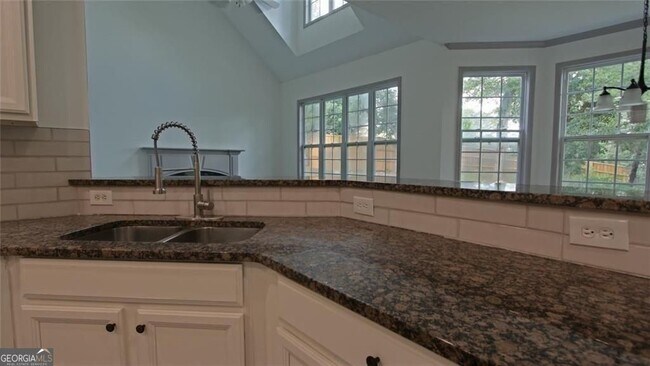 Building Photo - 9195 Hannahs Crossing Dr