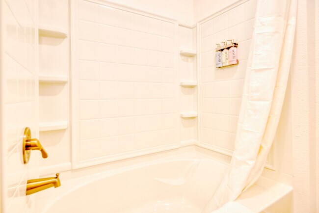 Building Photo - 2548 SW 13th St