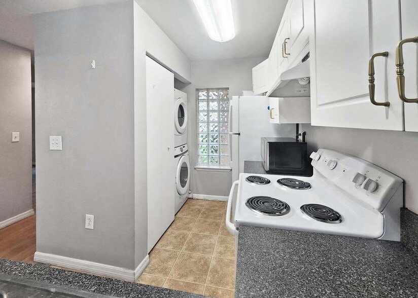 Kitchen - 4831 Via Palm Lks