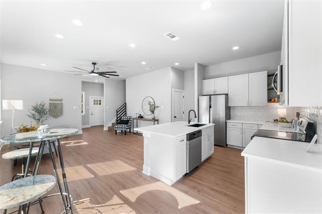 Building Photo - 612 1/2 N Robinson St