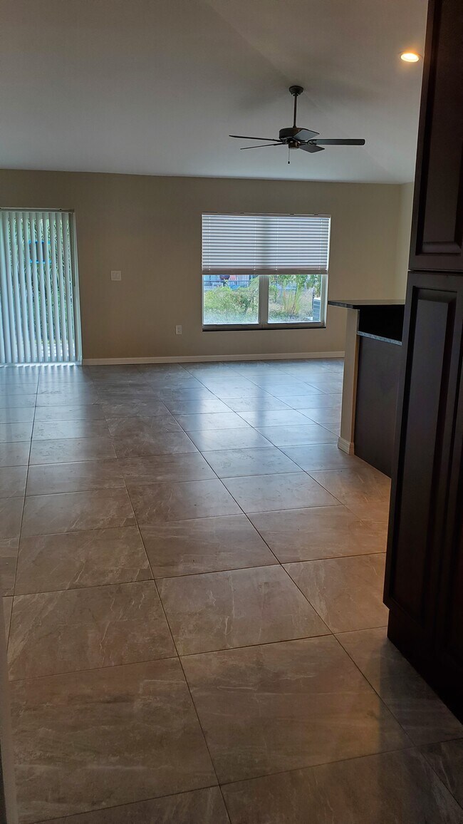 Building Photo - 1721 SW 33rd Terrace