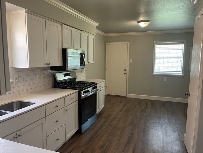 Building Photo - 1534 Harlandale Ave