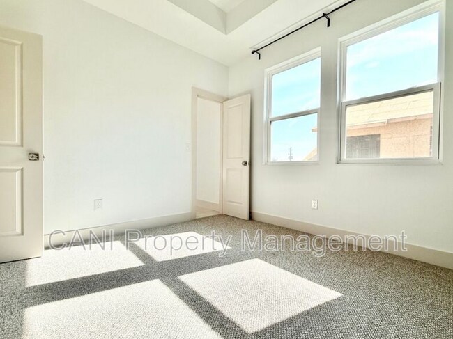 Building Photo - 728 Ellwood Ave