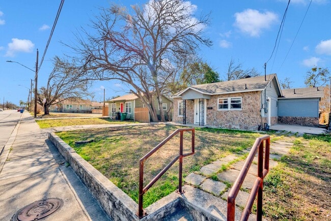 Building Photo - Cozy 3 Bed 2 Bath- Newly Renovated Home in Downtown San Antonio!