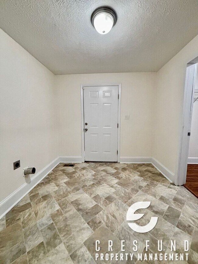 Building Photo - 3 Bed, 3 Bath located in HAYMOUNT - READY FOR MOVE IN TODAY!