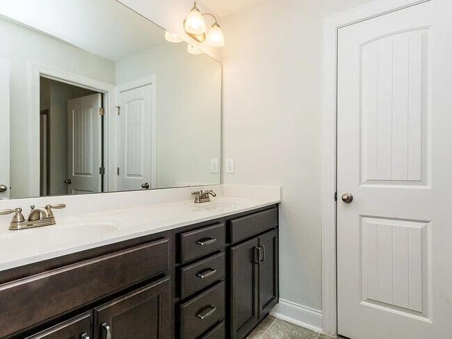 Building Photo - 544 Jones Blf Wy