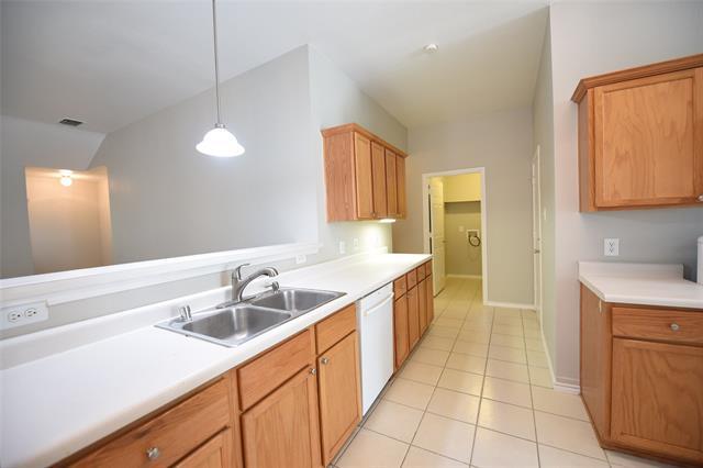 Building Photo - 421 Stanley Falls Dr