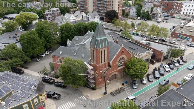 Building Photo - 17 Bow St