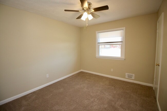 Building Photo - Super 3-brm stone ranch with basement in e...