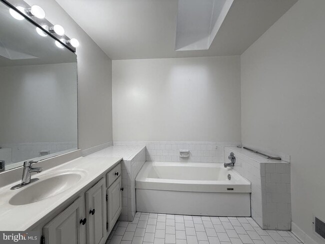 Building Photo - 7136 Swansong Wy