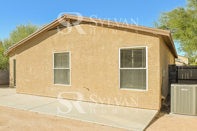 Building Photo - Welcome home to this stunning 3 bedroom, 2...