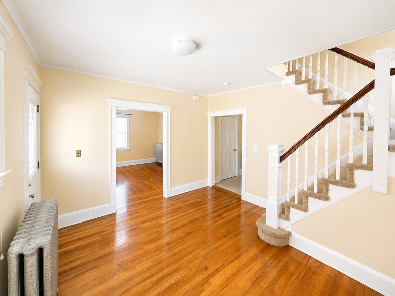 Livingroom - 126 2nd St