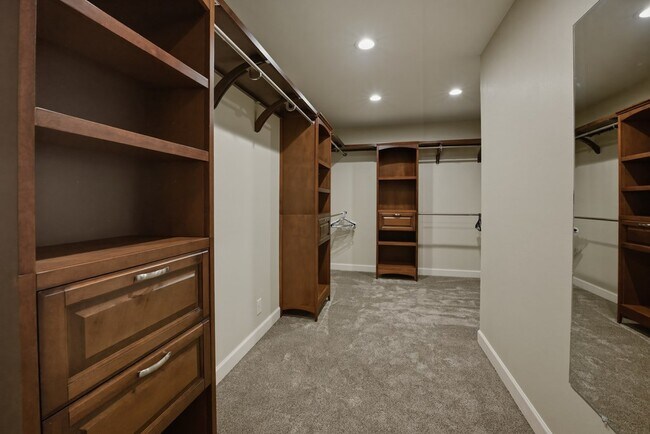 Building Photo - 37 Pinon Ct