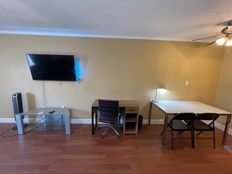 Building Photo - 405 Dunwoody St