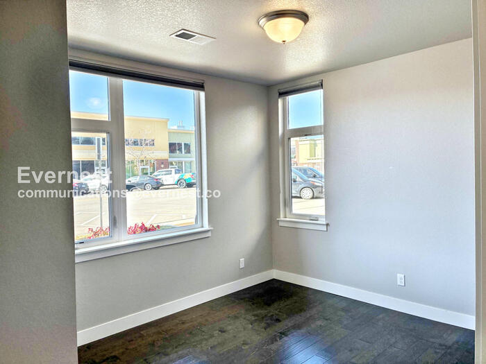 Building Photo - 2750 Illinois Dr