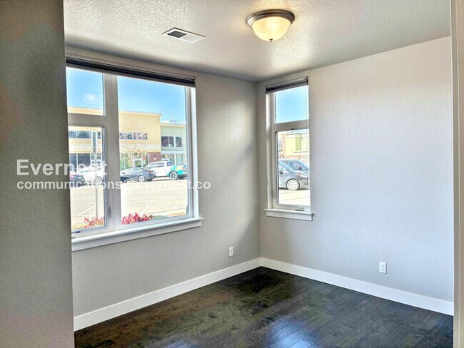 Building Photo - 3 Bed/2 Bath Condo with Garage / Available...