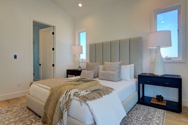 Building Photo - Fantastic 2 Story Farm House style Home wi...