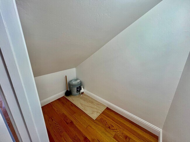 Building Photo - Willow Street Charm! 3 bedroom 1.5 bathroom home in Pacific Grove