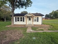 Building Photo - 2 Bed 1 Bath House with Office, Laundry Room and Garage