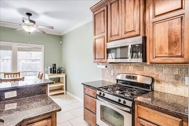 Building Photo - 2518 Date Palm Dr