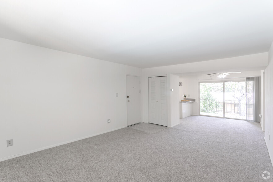 1 BR, 1 BA - 665 SF - Chestnut Hill Apartments