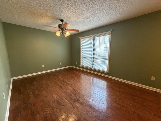 Building Photo - 5712 Los Gatos Dr