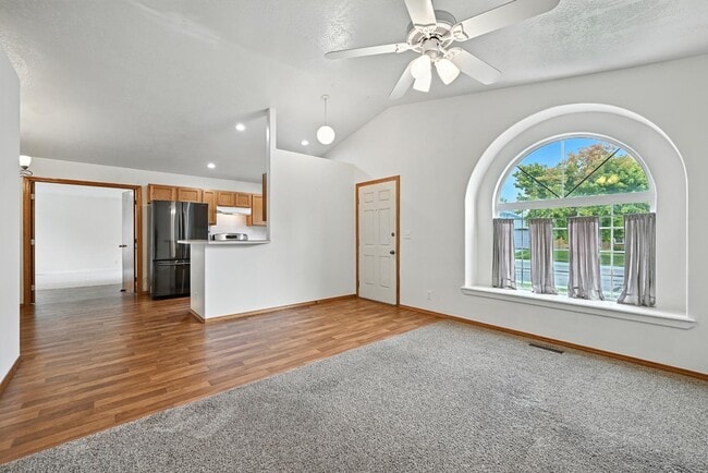 Building Photo - 5827 Orchid Wy S