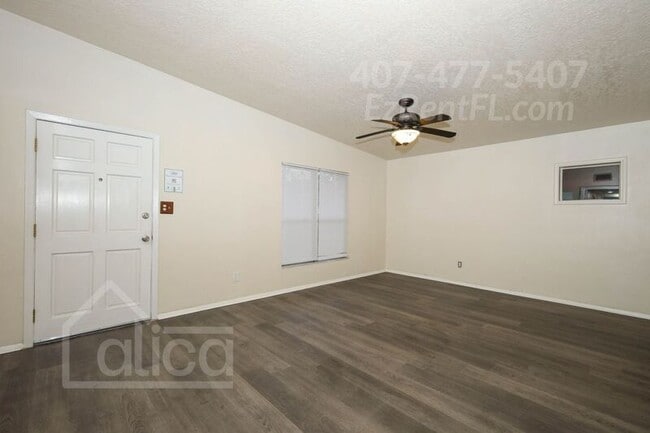 Building Photo - 6024 Oakcrest Cir