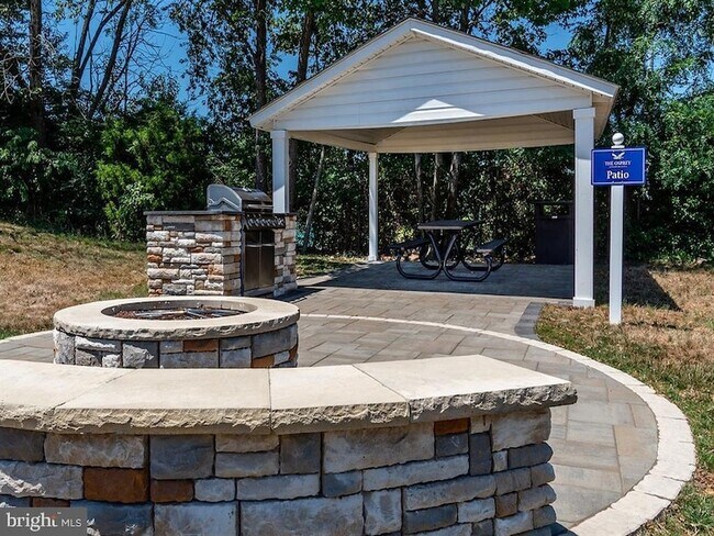 Building Photo - 1009 Warwick Dr