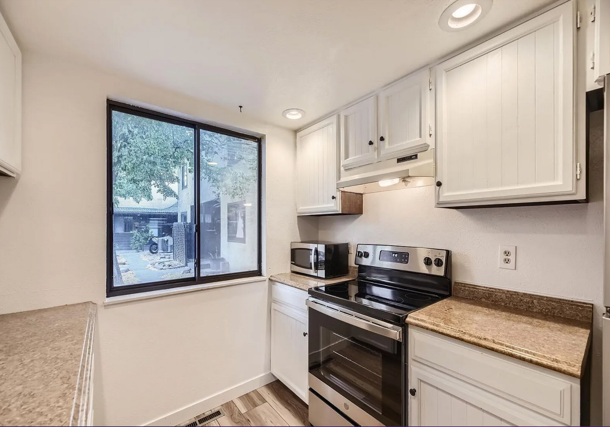 Building Photo - 2949 Shady Holw E
