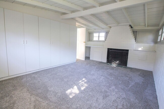 Building Photo - Remodeled 3-Bed Charmer Steps from Ventura Blvd