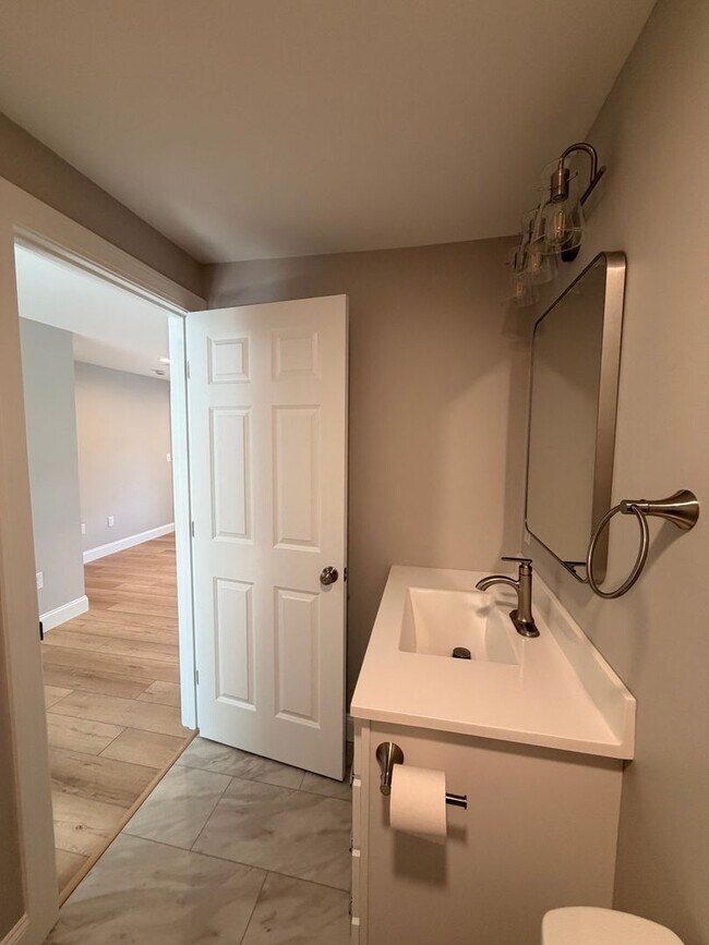 Building Photo - Brand New spacious Studio available in a great location.