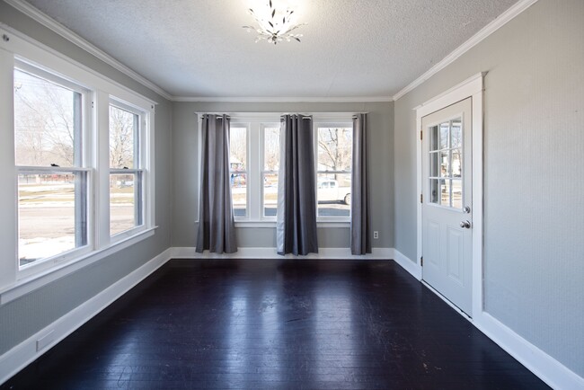 Building Photo - 45 Jackson St