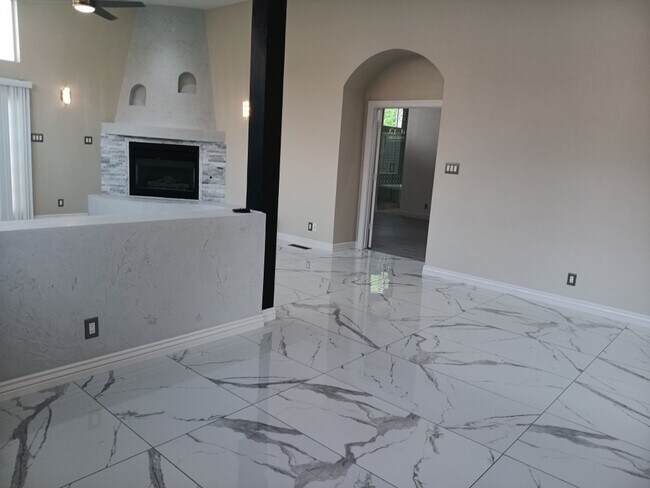 Building Photo - 3 Bedroom, 2 Bathroom Home! Schedule a Showing Soon!