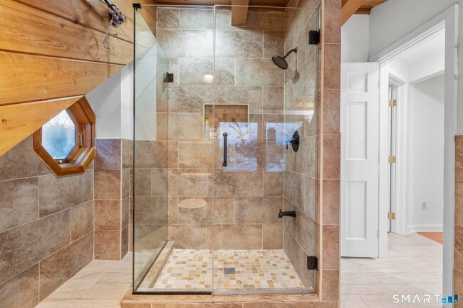 Building Photo - 33 Douglas Ave