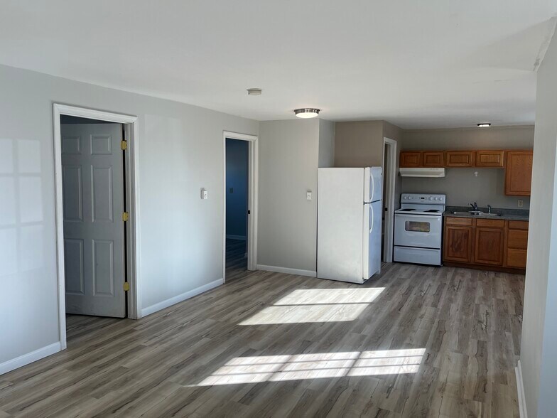 Building Photo - 929 E Clay St