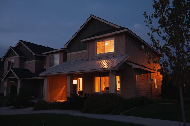 Building Photo - 1635 N Cirque Ln