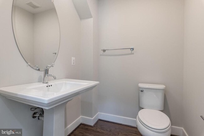 Building Photo - 1527 16th Rd N