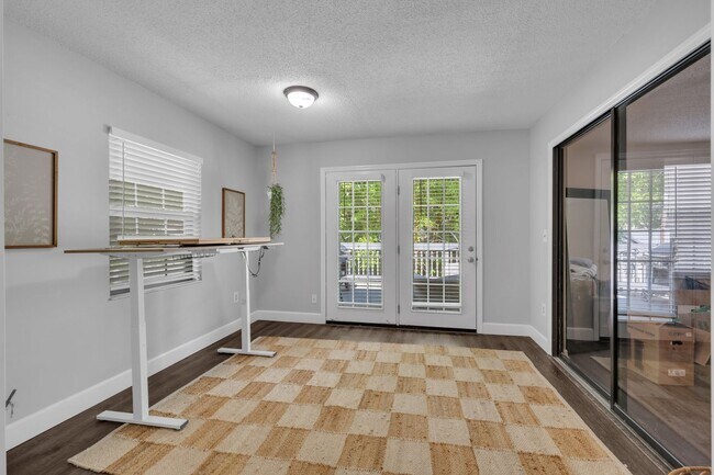 Building Photo - 411 S Willow Ave