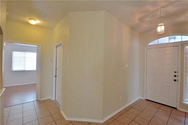 Building Photo - 1520 Darjeeling Dr