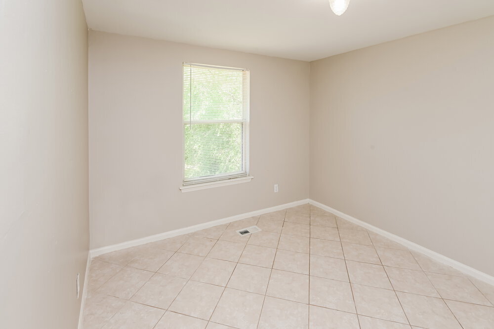 Building Photo - 3204 Old House Cir