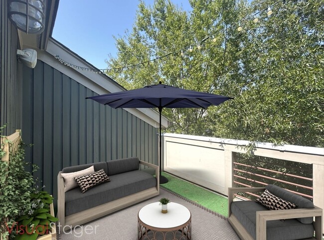 Building Photo - Townhome in First Ward!
