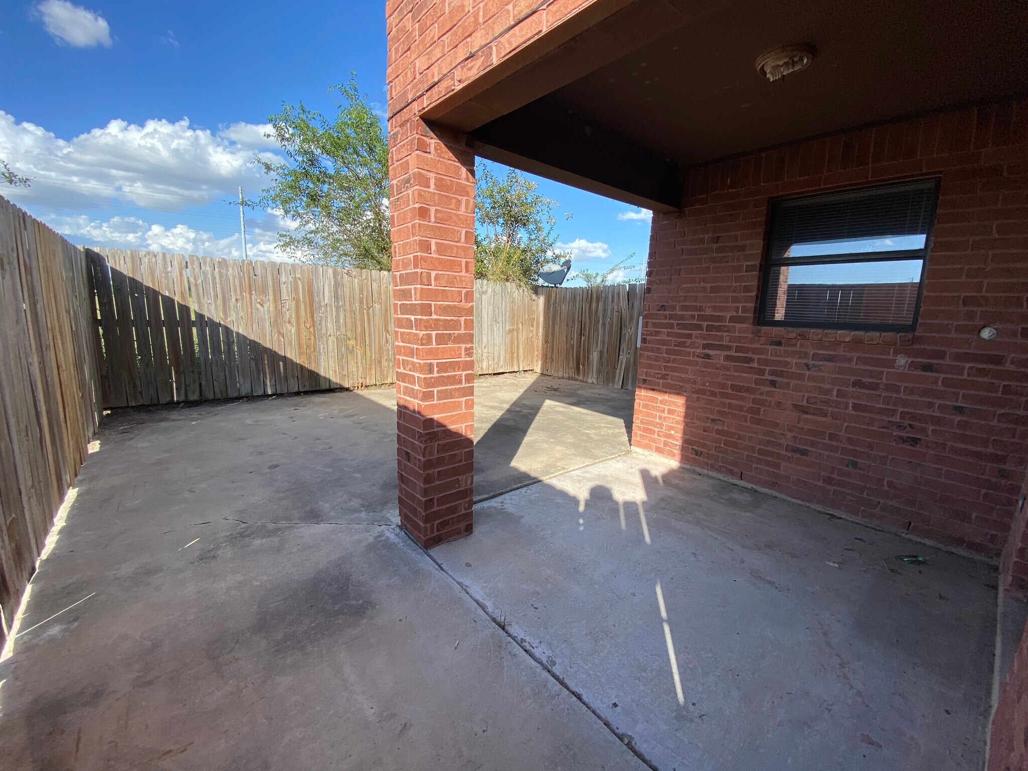 Building Photo - 1306 W Fig Ave