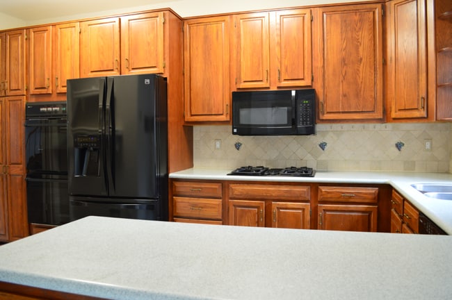 Building Photo - Large Townhouse 3 Bedroom 2 Full Baths and...