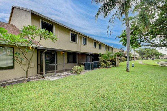 Building Photo - 1105 Maplewood Dr