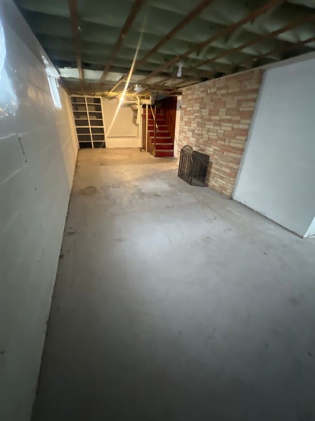 Building Photo - Spacious 3 bedroom 2 bath!