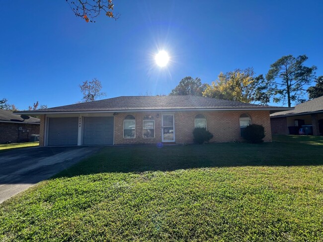 Primary Photo - 3 bedroom, 2 bathroom home in Baton Rouge,...